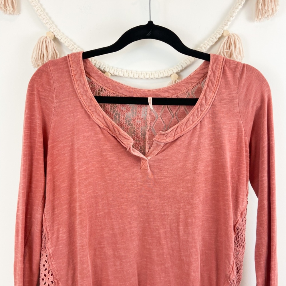 Free People Coral Patches Of Lace Henley Top XS - Picture 5 of 10